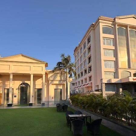 Hotel Swarn Towers Барелі Екстер'єр фото