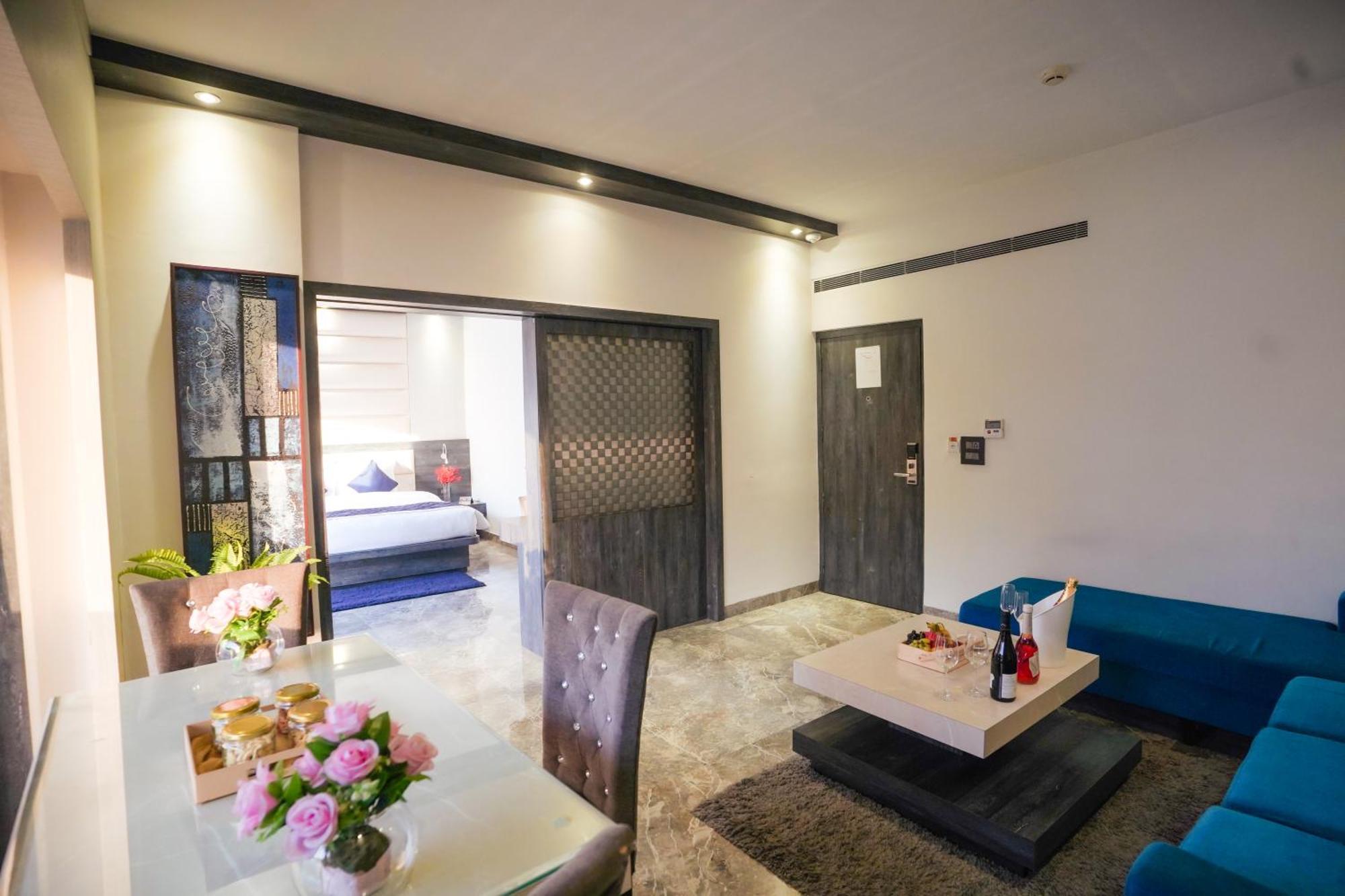 Hotel Swarn Towers Барелі Екстер'єр фото