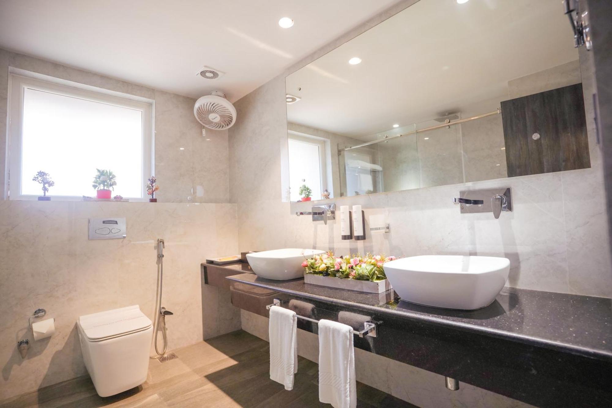 Hotel Swarn Towers Барелі Екстер'єр фото