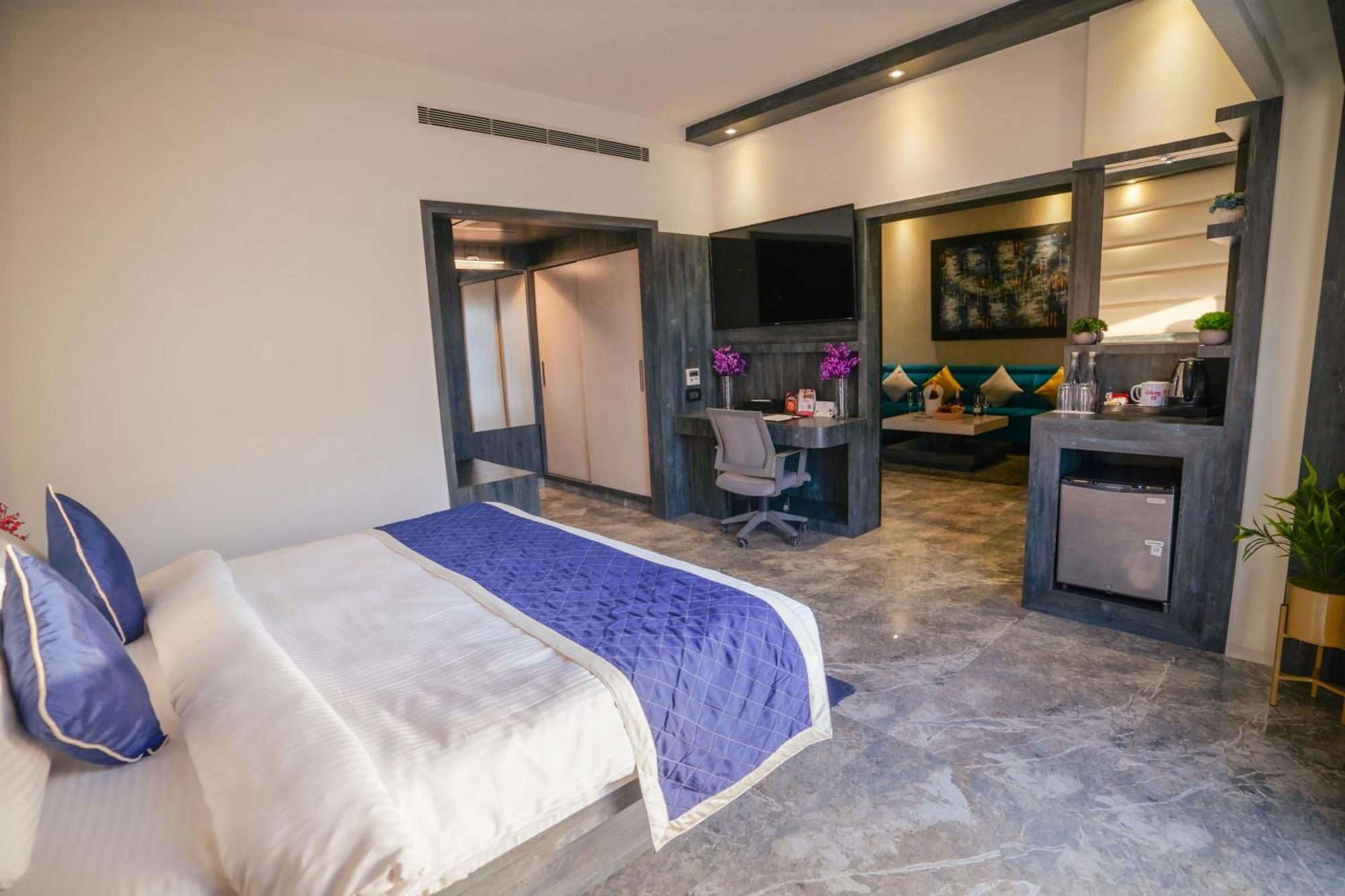 Hotel Swarn Towers Барелі Екстер'єр фото