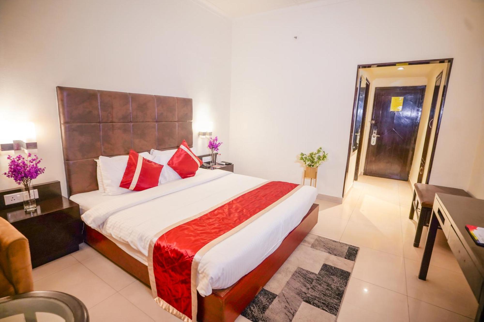 Hotel Swarn Towers Барелі Екстер'єр фото