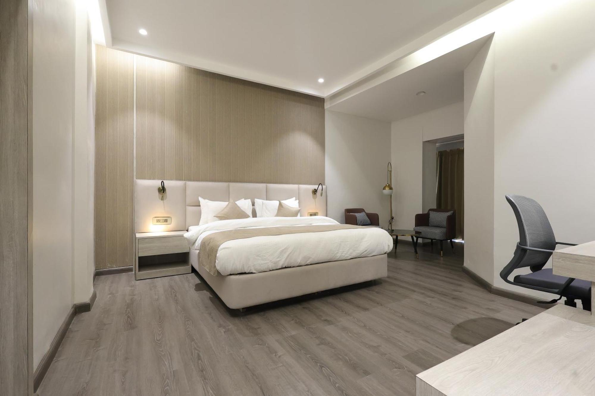 Hotel Swarn Towers Барелі Екстер'єр фото