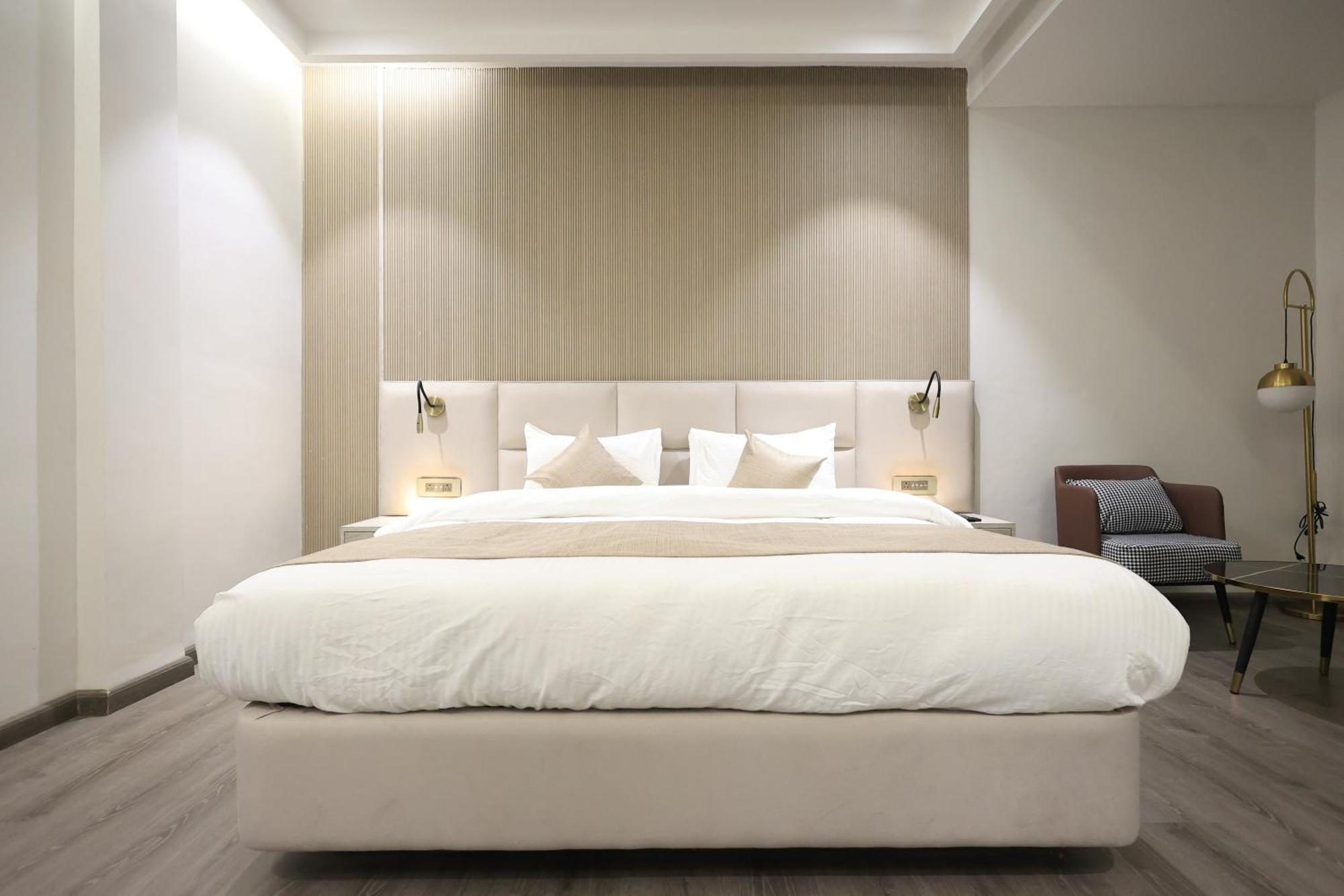 Hotel Swarn Towers Барелі Екстер'єр фото